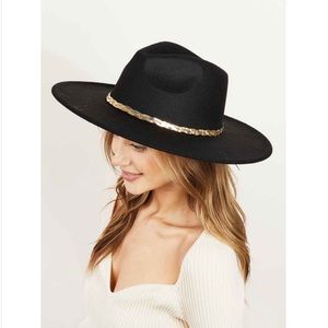 597. Gold Chain Detail Hat in Black